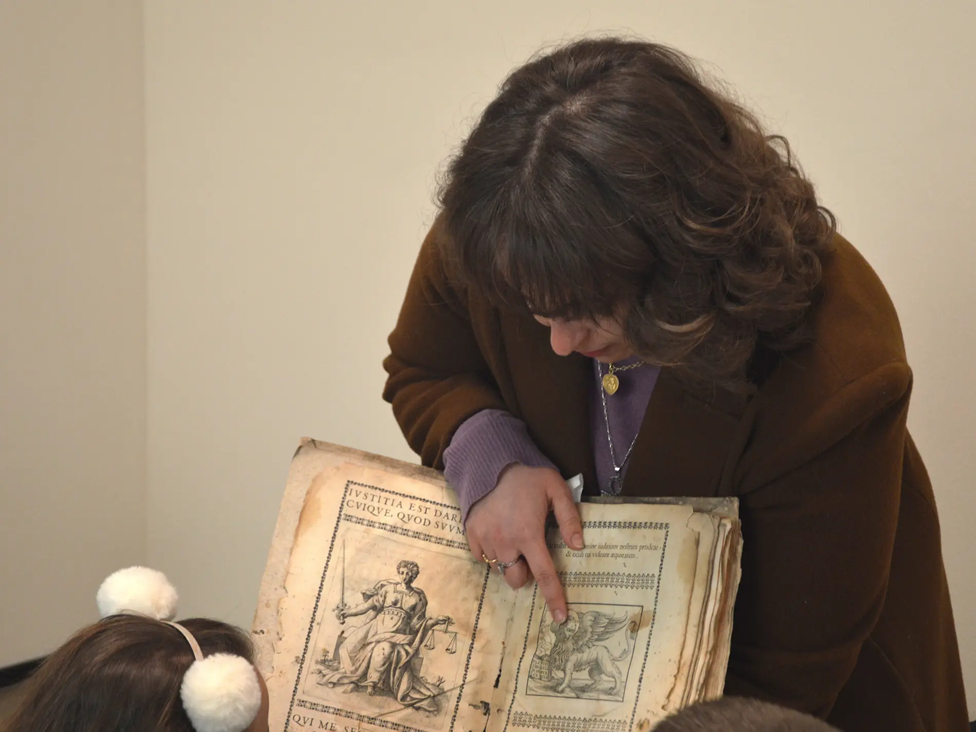 Un momento del laboratorio per famiglie al Museo Stampatori «da Sabbio»