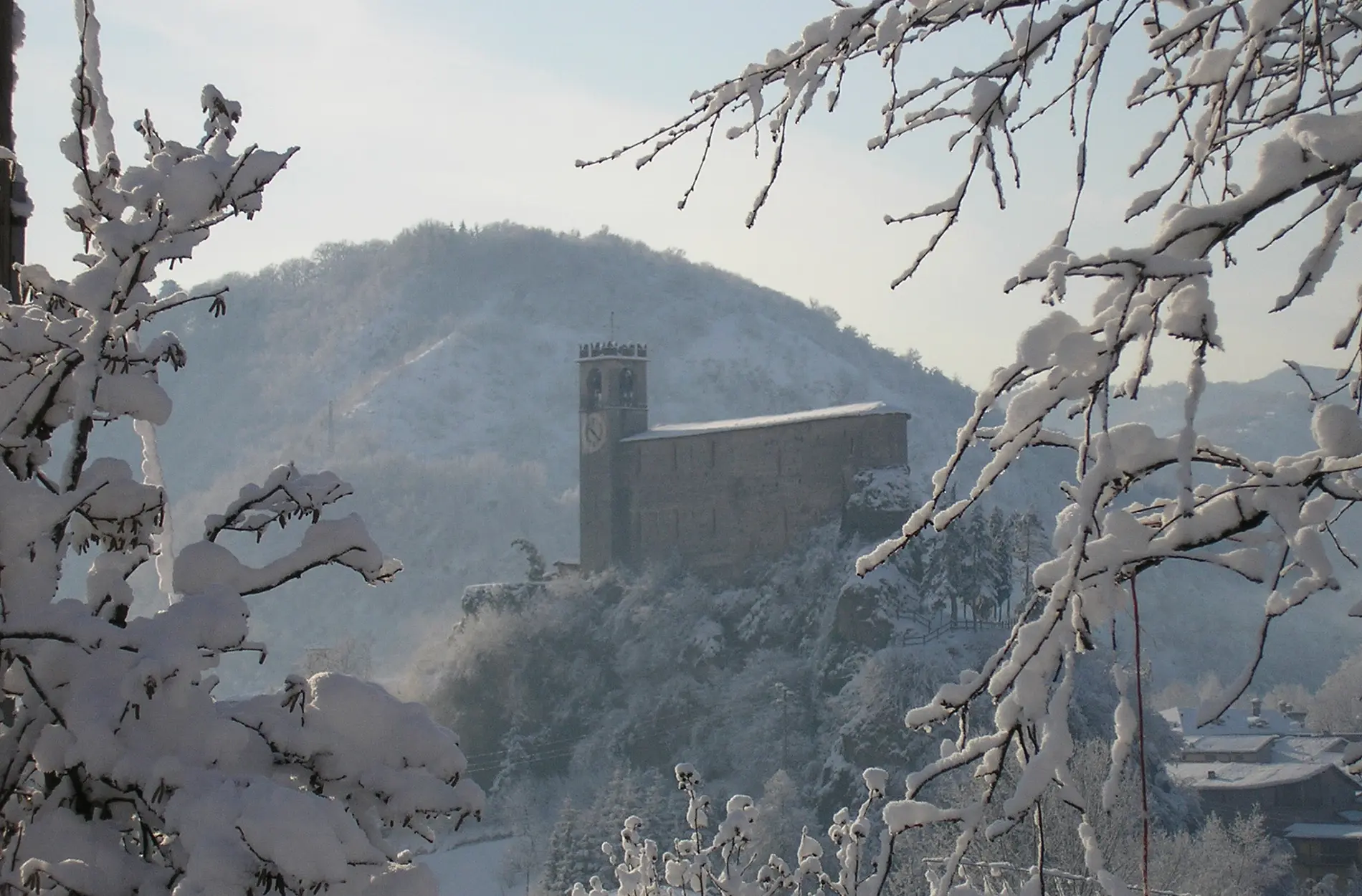 Il Santuario della Madonna della Rocca di Sabbio Chiese sotto la neve